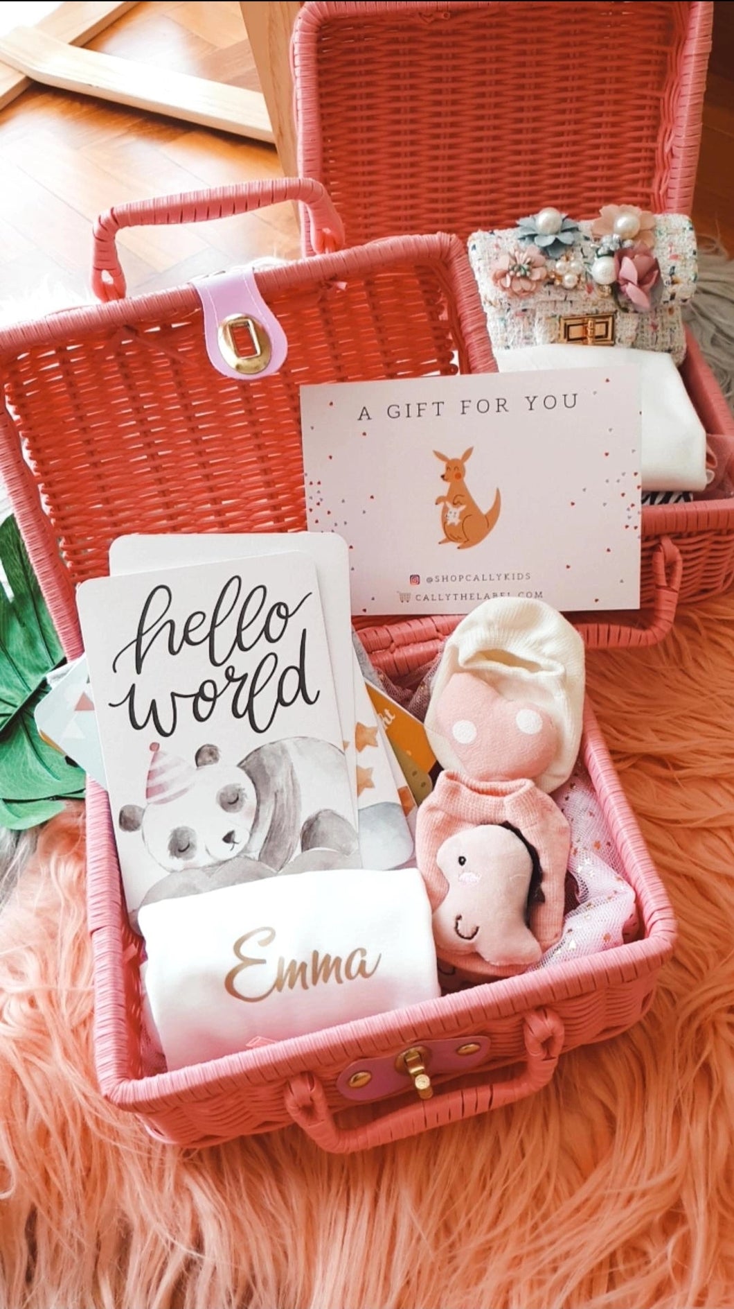 Newborn Baby Girl Personalized Gift Set (White)